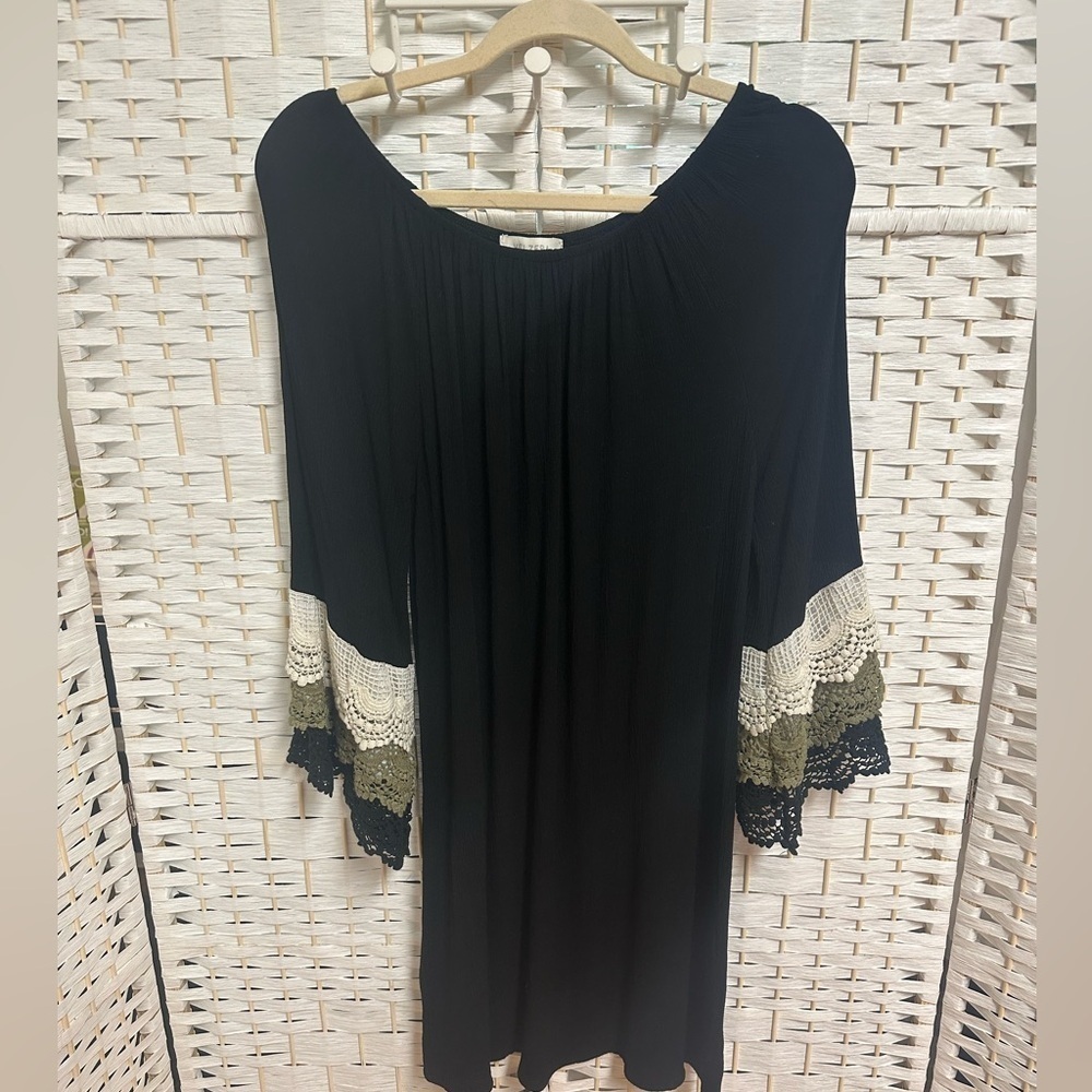 Velzera boho style stress tunic black dress 1xl lace trim‎ like new condition
